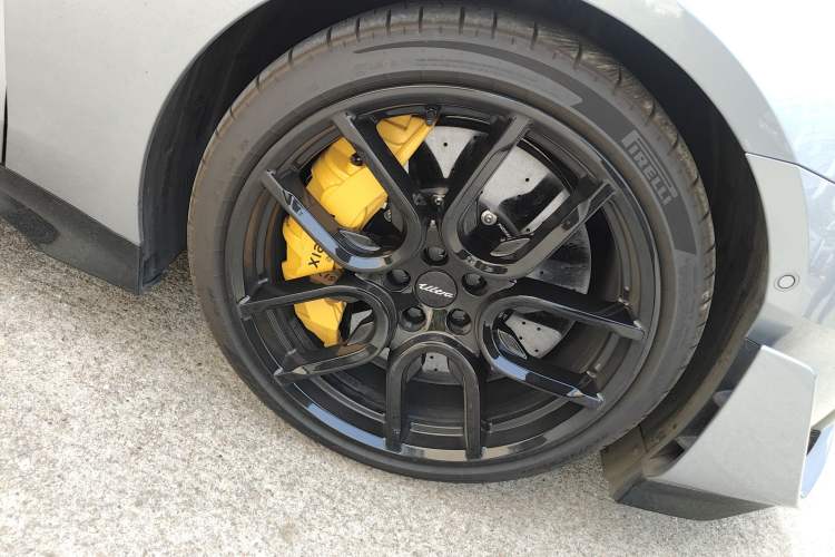 Used Xiaomi Auto SU7 Ultra 2025 Ultra Model Right Front Wheel Hub