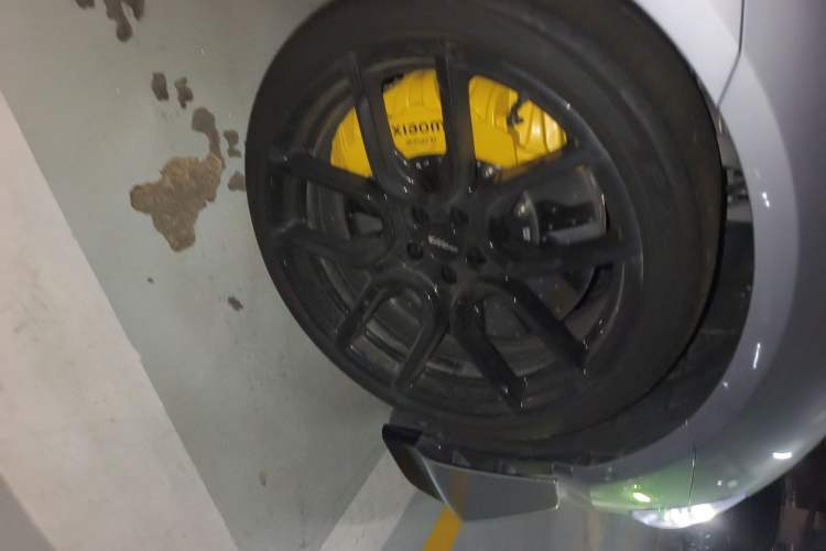 Used Xiaomi Auto SU7 Ultra 2025 Ultra Model Right Front Wheel Hub