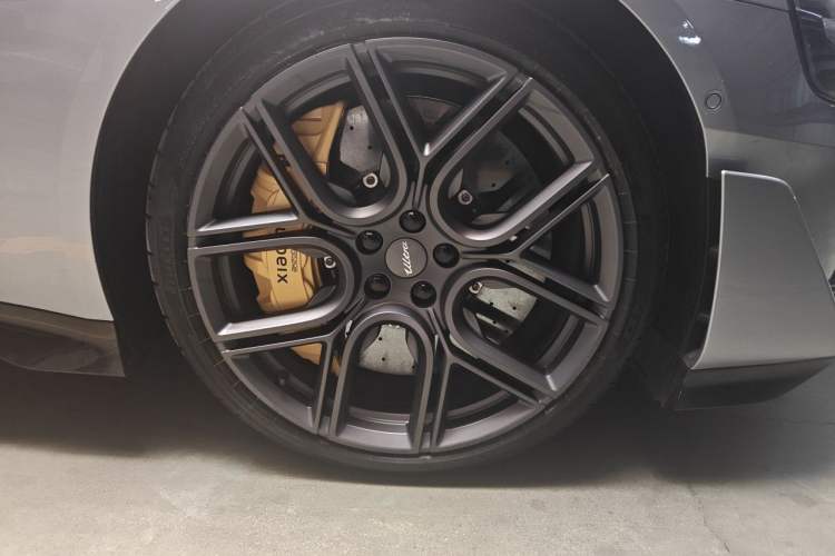 Used Xiaomi Auto SU7 Ultra 2025 Ultra Model Right Front Wheel Hub