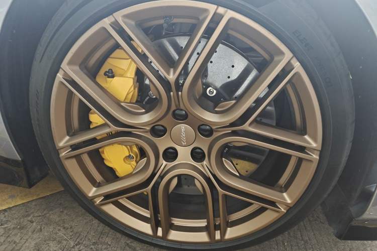 Used Xiaomi Auto SU7 Ultra 2025 Ultra Model Right Front Wheel Hub
