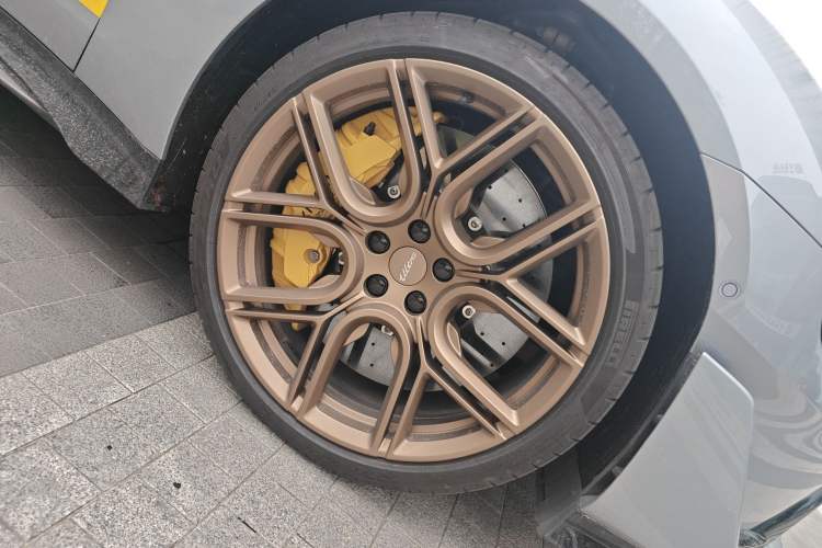 Used Xiaomi Auto SU7 Ultra 2025 Ultra Model Right Front Wheel Hub