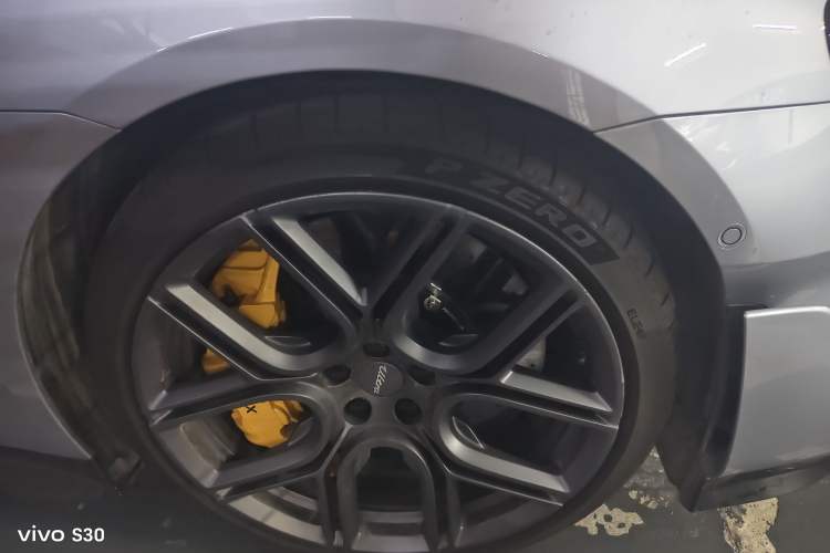 Used Xiaomi Auto SU7 Ultra 2025 Ultra Model Right Front Wheel Hub