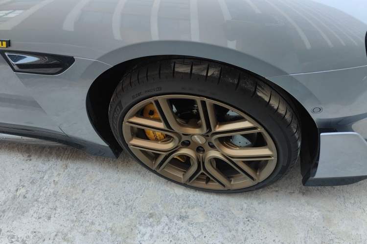 Used Xiaomi Auto SU7 Ultra 2025 Ultra Model Right Front Wheel Hub