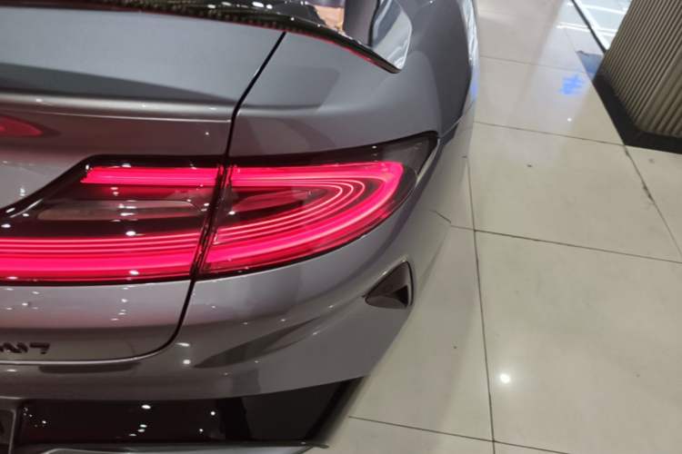 Used Xiaomi Auto SU7 Ultra 2025 Ultra Model Right Rear Taillight