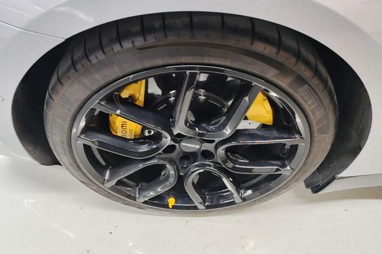 Used Xiaomi Auto SU7 Ultra 2025 Ultra Model Right Rear Wheel Hub