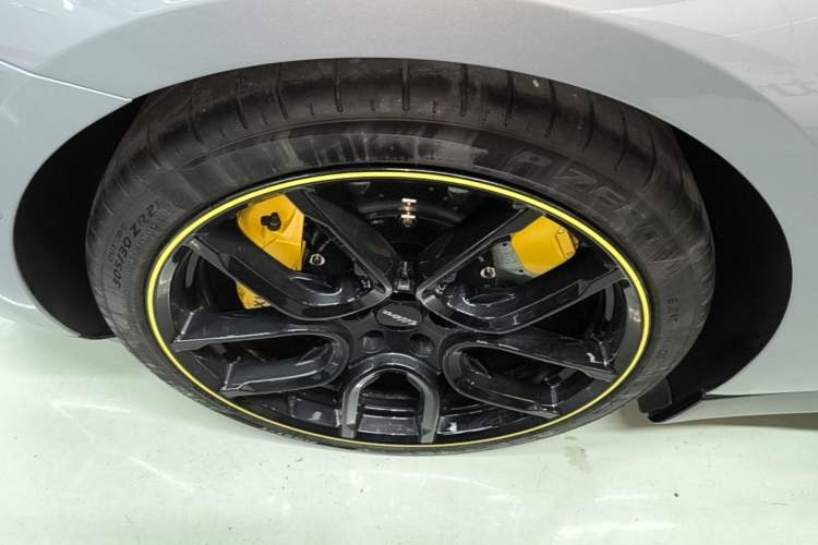 Used Xiaomi Auto SU7 Ultra 2025 Ultra Model Right Rear Wheel Hub