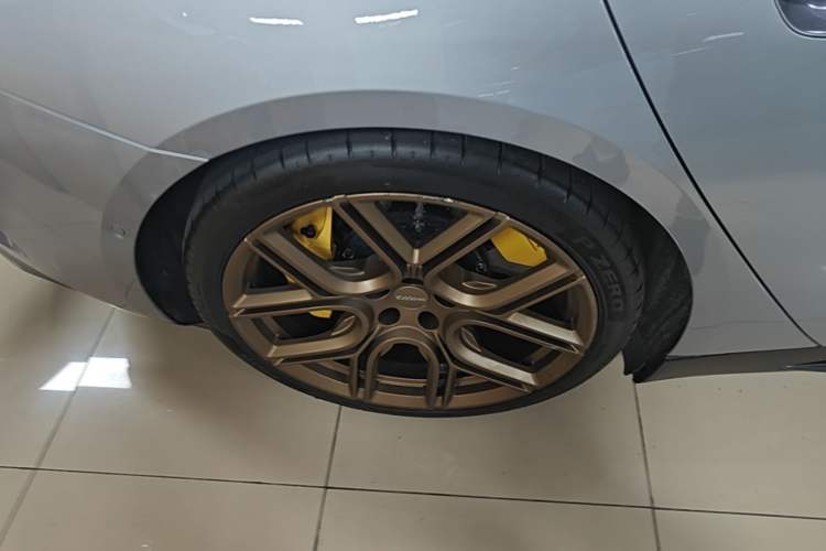 Used Xiaomi Auto SU7 Ultra 2025 Ultra Model Right Rear Wheel Hub
