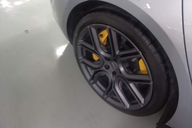 Used Xiaomi Auto SU7 Ultra 2025 Ultra Model Right Rear Wheel Hub