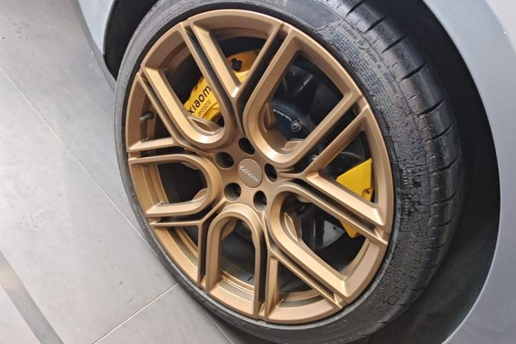 Used Xiaomi Auto SU7 Ultra 2025 Ultra Model Right Rear Wheel Hub