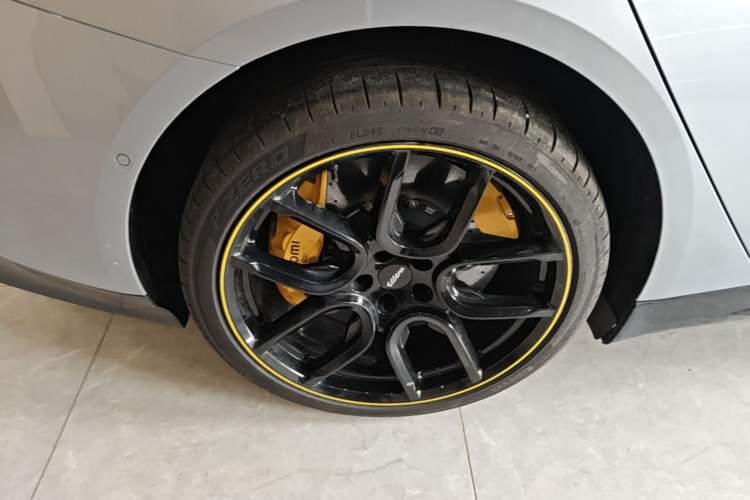 Used Xiaomi Auto SU7 Ultra 2025 Ultra Model Right Rear Wheel Hub