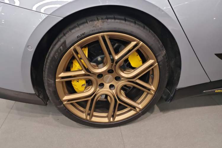 Used Xiaomi Auto SU7 Ultra 2025 Ultra Model Right Rear Wheel Hub