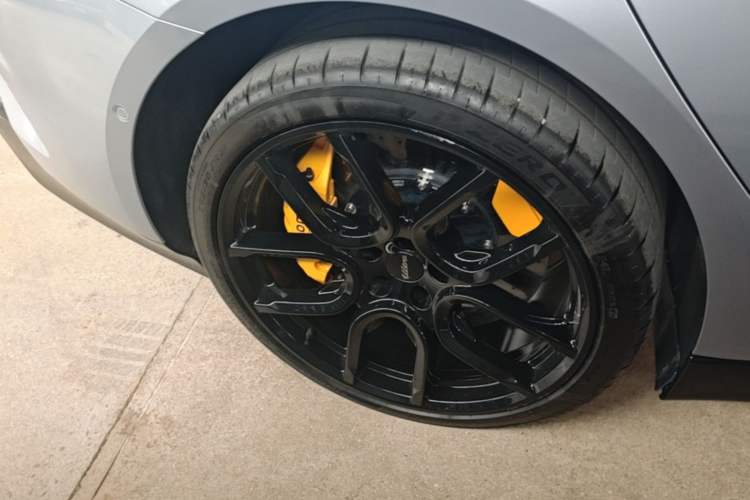 Used Xiaomi Auto SU7 Ultra 2025 Ultra Model Right Rear Wheel Hub