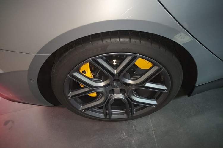 Used Xiaomi Auto SU7 Ultra 2025 Ultra Model Right Rear Wheel Hub