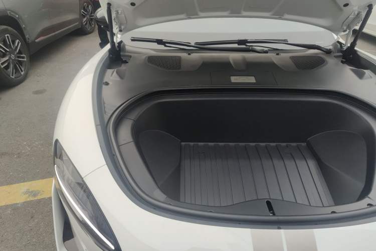 Used Xiaomi Auto SU7 Ultra 2025 Ultra Model Engine Bay Right
