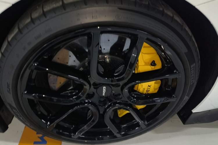 Used Xiaomi Auto SU7 Ultra 2025 Ultra Model Left Front Wheel Hub