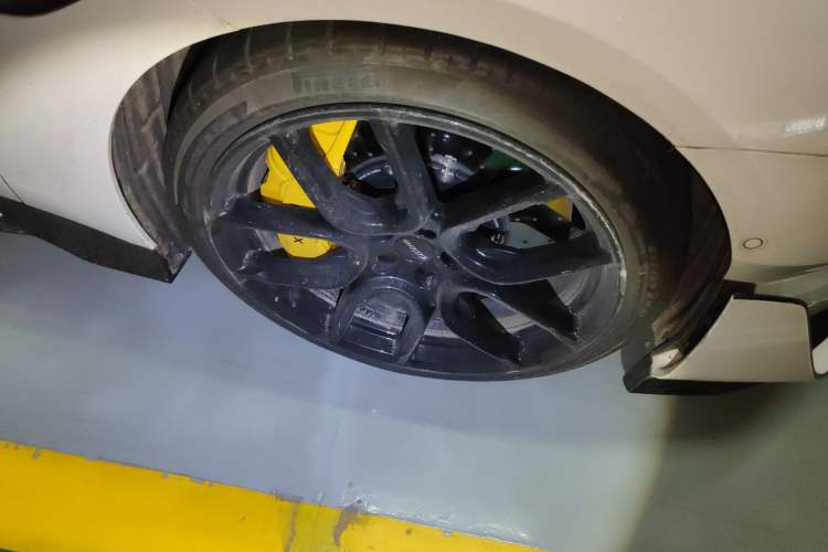 Used Xiaomi Auto SU7 Ultra 2025 Ultra Model Right Front Wheel Hub