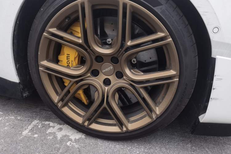 Used Xiaomi Auto SU7 Ultra 2025 Ultra Model Right Front Wheel Hub