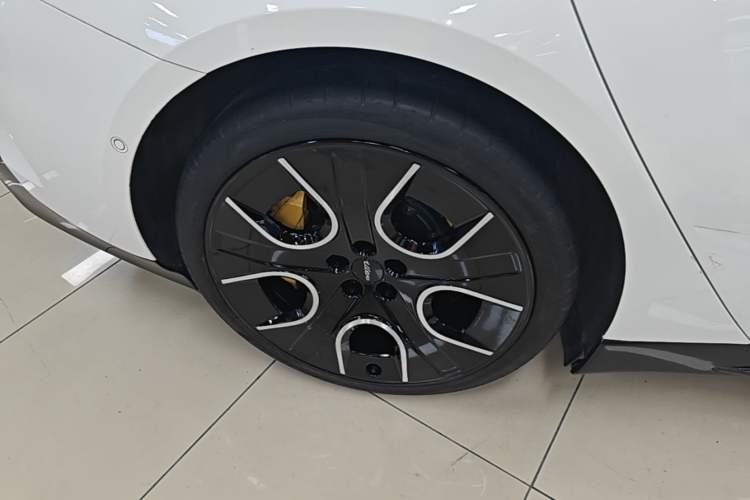 Used Xiaomi Auto SU7 Ultra 2025 Ultra Model Right Rear Wheel Hub