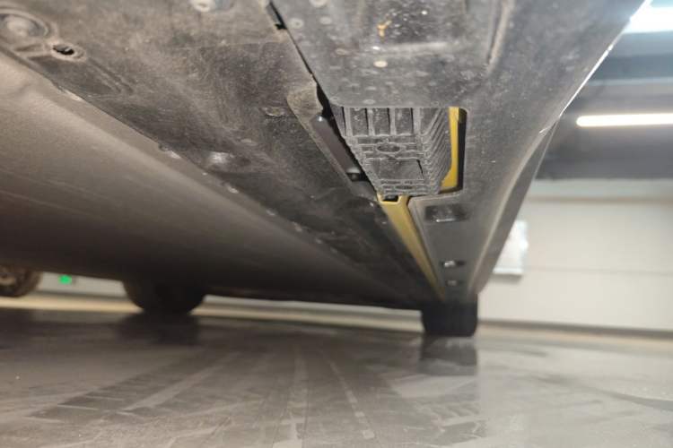 Used Xiaomi Auto SU7 Ultra 2025 Ultra Model Chassis Rear Right