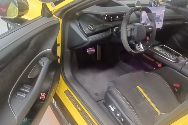 Used Xiaomi Auto SU7 Ultra 2025 Ultra Model Driver Seat