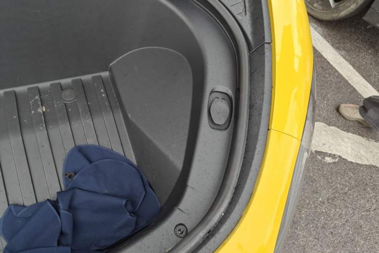 Used Xiaomi Auto SU7 Ultra 2025 Ultra Model Engine Bay Left