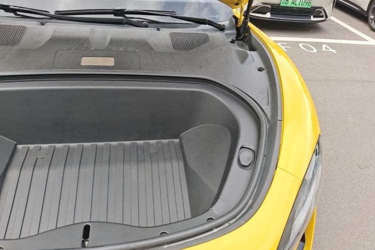 Used Xiaomi Auto SU7 Ultra 2025 Ultra Model Engine Bay Left