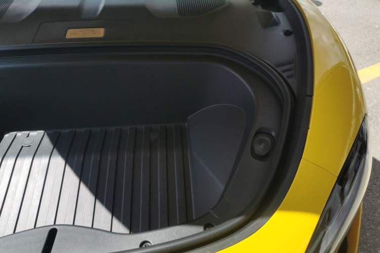 Used Xiaomi Auto SU7 Ultra 2025 Ultra Model Engine Bay Left
