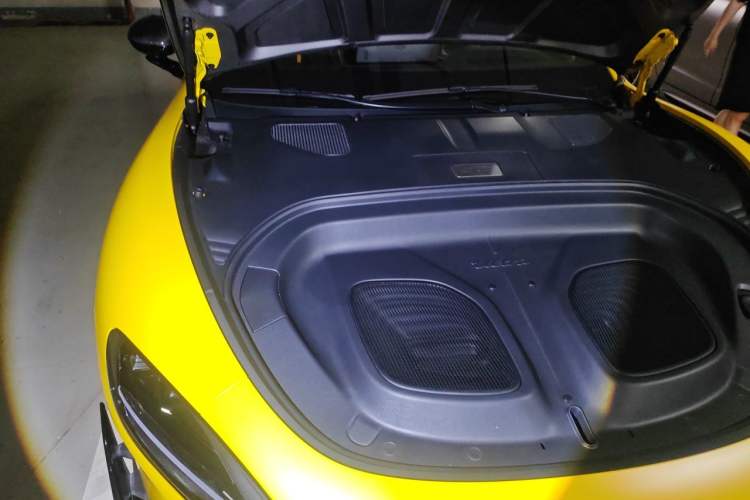 Used Xiaomi Auto SU7 Ultra 2025 Ultra Model Engine Bay Right