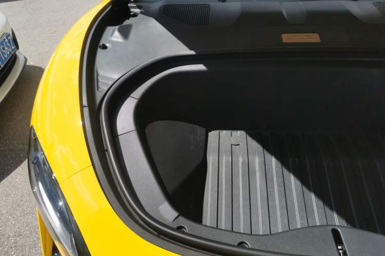 Used Xiaomi Auto SU7 Ultra 2025 Ultra Model Engine Bay Right