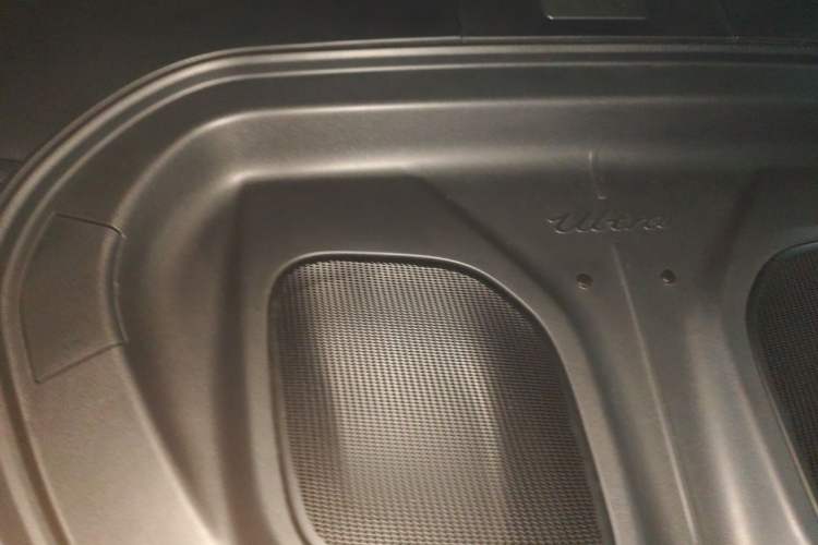Used Xiaomi Auto SU7 Ultra 2025 Ultra Model Engine Bay Right