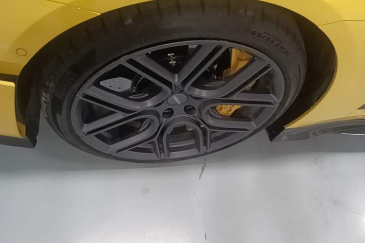 Used Xiaomi Auto SU7 Ultra 2025 Ultra Model Left Front Wheel Hub