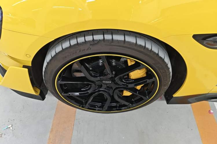 Used Xiaomi Auto SU7 Ultra 2025 Ultra Model Left Front Wheel Hub