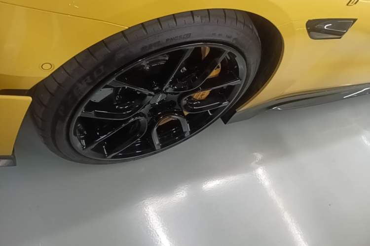 Used Xiaomi Auto SU7 Ultra 2025 Ultra Model Left Front Wheel Hub