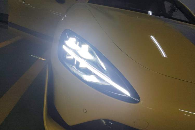Used Xiaomi Auto SU7 Ultra 2025 Ultra Model Right Front Headlight
