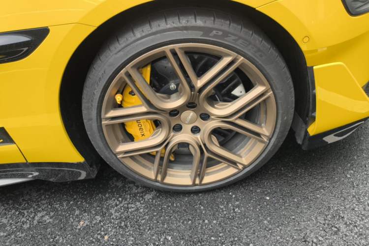 Used Xiaomi Auto SU7 Ultra 2025 Ultra Model Right Front Wheel Hub