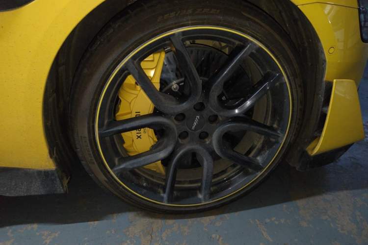 Used Xiaomi Auto SU7 Ultra 2025 Ultra Model Right Front Wheel Hub