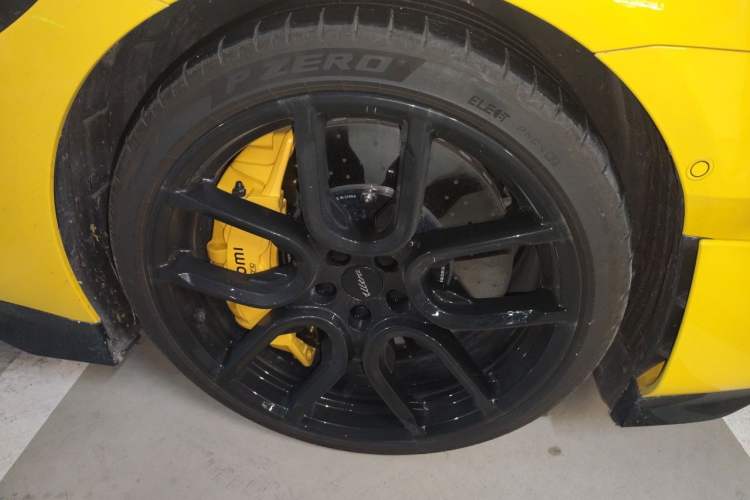 Used Xiaomi Auto SU7 Ultra 2025 Ultra Model Right Front Wheel Hub