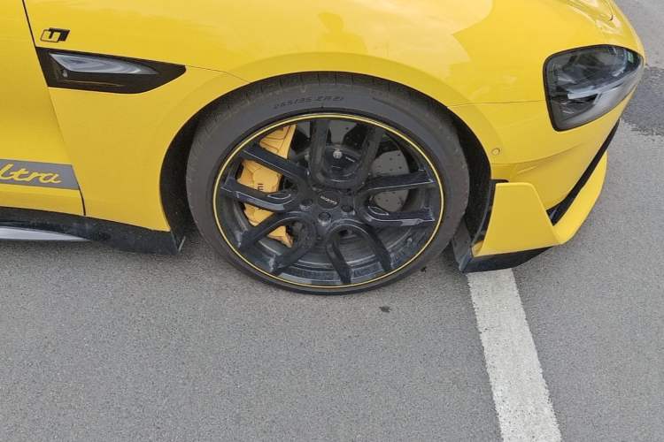 Used Xiaomi Auto SU7 Ultra 2025 Ultra Model Right Front Wheel Hub