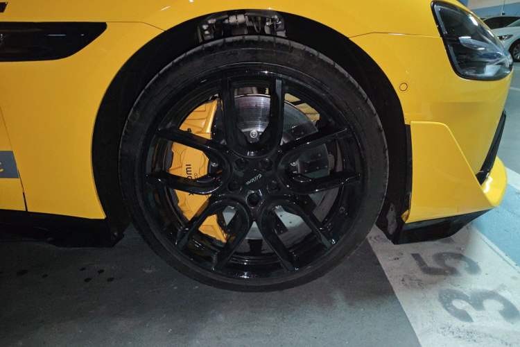 Used Xiaomi Auto SU7 Ultra 2025 Ultra Model Right Front Wheel Hub