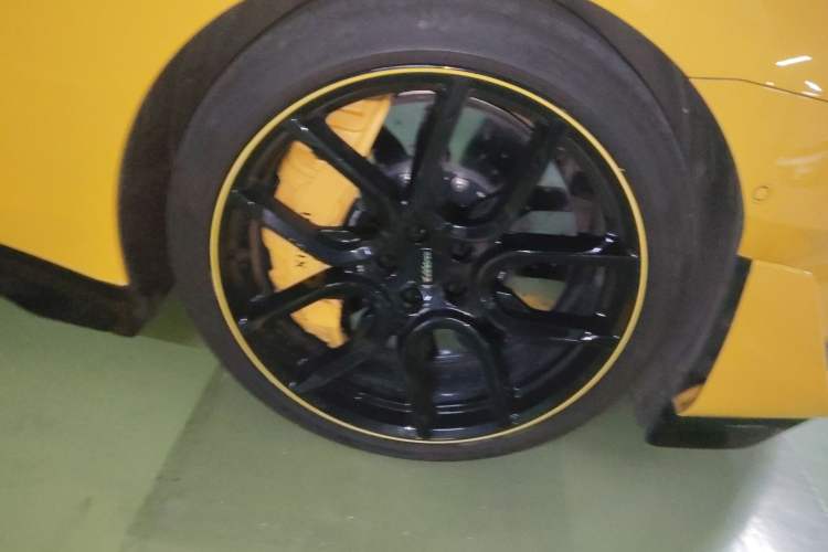 Used Xiaomi Auto SU7 Ultra 2025 Ultra Model Right Front Wheel Hub