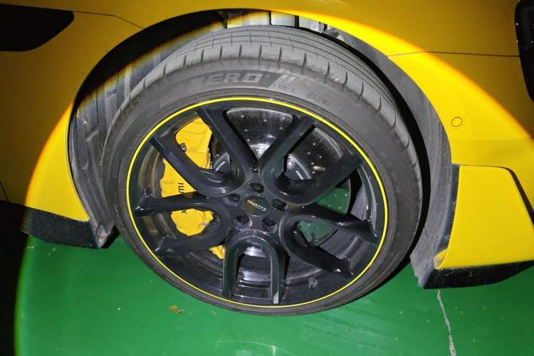 Used Xiaomi Auto SU7 Ultra 2025 Ultra Model Right Front Wheel Hub