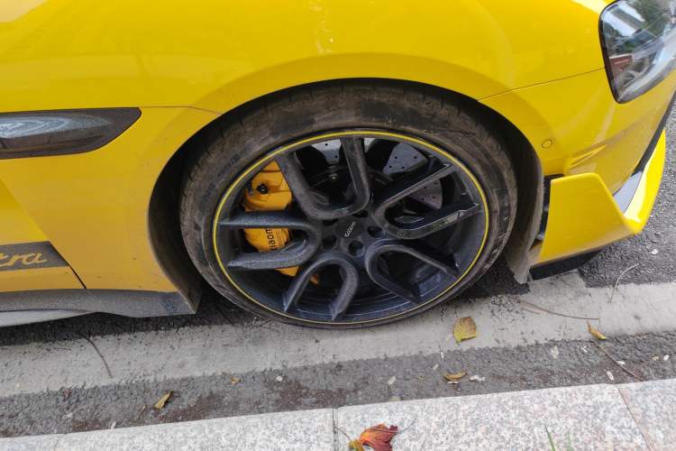 Used Xiaomi Auto SU7 Ultra 2025 Ultra Model Right Front Wheel Hub