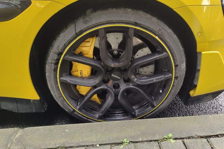 Used Xiaomi Auto SU7 Ultra 2025 Ultra Model Right Front Wheel Hub