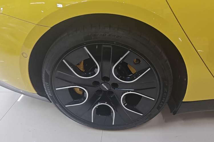 Used Xiaomi Auto SU7 Ultra 2025 Ultra Model Right Rear Wheel Hub