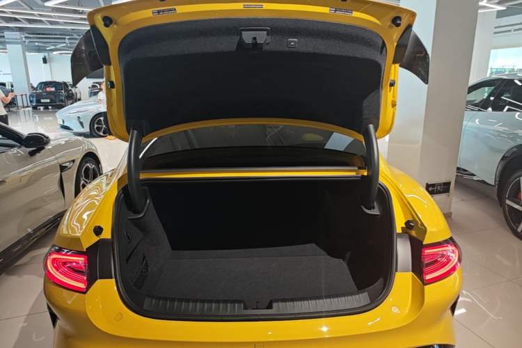 Used Xiaomi Auto SU7 Ultra 2025 Ultra Model Trunk