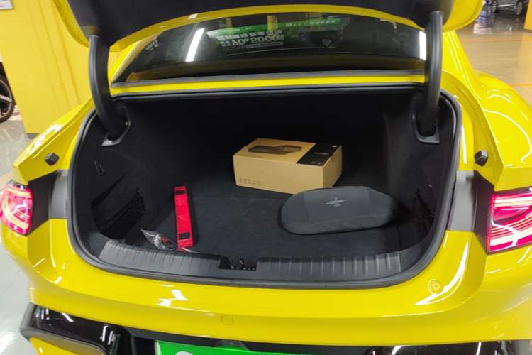 Used Xiaomi Auto SU7 Ultra 2025 Ultra Model Trunk