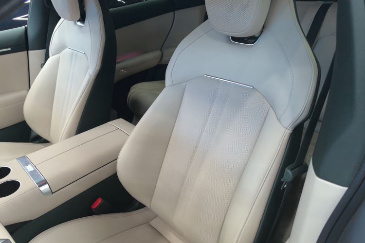 Used Xiaomi Auto YU7 2025 Ultra-Long Range Rear-Wheel Drive Version Left Front Seat
