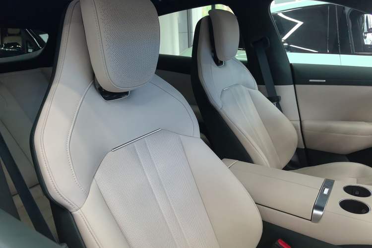 Used Xiaomi Auto YU7 2025 Ultra-Long Range Rear-Wheel Drive Version Right Front Seat