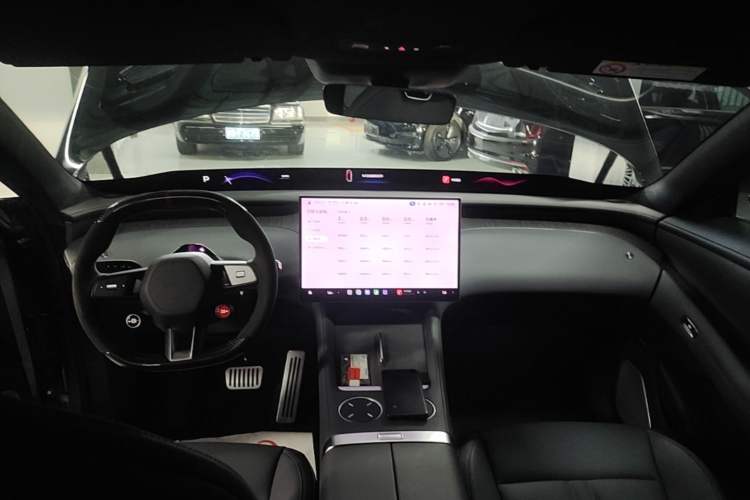 Used Xiaomi Auto YU7 2025 Ultra-Long Range High-Performance All-Wheel-Drive Max Edition Center Console