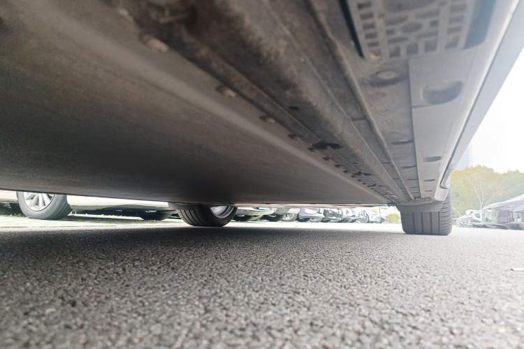 Used Xiaomi Auto YU7 2025 Ultra-Long Range High-Performance All-Wheel-Drive Max Edition Chassis Front Left